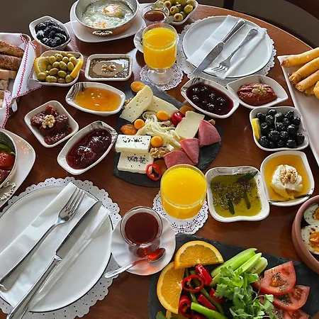 Suinn Cunda Guest house
